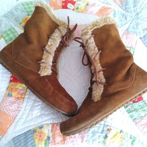 Women's Minnetonka Tramper Moccasin Boots Size 8 Leather Lace Up Faux Fur Lined